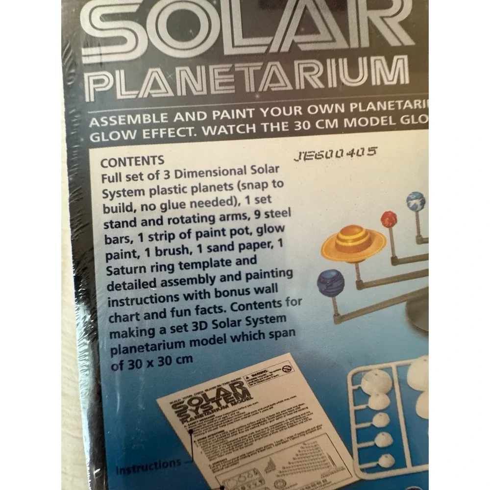4M KidzLabs Solar System Planetarium Model Kit Glows Ages 8+